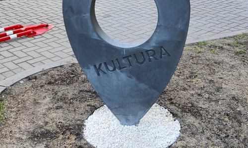 Nowoczesne oznakowanie przestrzeni miejskiej w Biłgoraju – nowe elementy małej architektury 