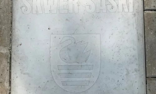 Nowoczesne oznakowanie przestrzeni miejskiej w Biłgoraju – nowe elementy małej architektury 