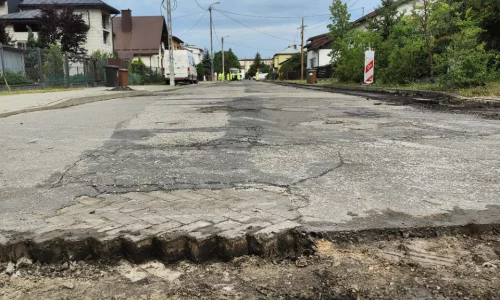 Nowy asfalt na ul. Żołnierzy Wojska Polskiego – zakończono prace na 150-metrowym odcinku