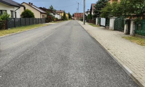 Nowy asfalt na ul. Żołnierzy Wojska Polskiego – zakończono prace na 150-metrowym odcinku