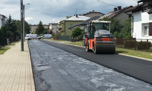 Nowy asfalt na ul. Żołnierzy Wojska Polskiego – zakończono prace na 150-metrowym odcinku